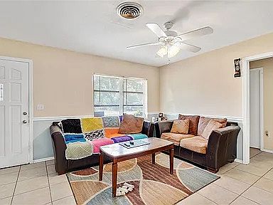3rd image of 2363 De Soto Ave Unit A