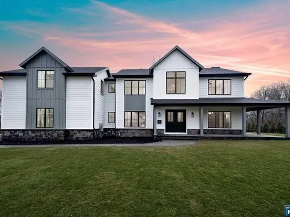 25 Terry Ct, Montvale, NJ 07645