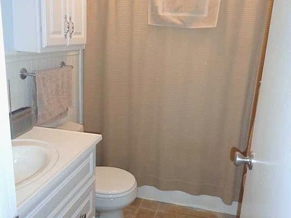 5th image of 595 Hickory St