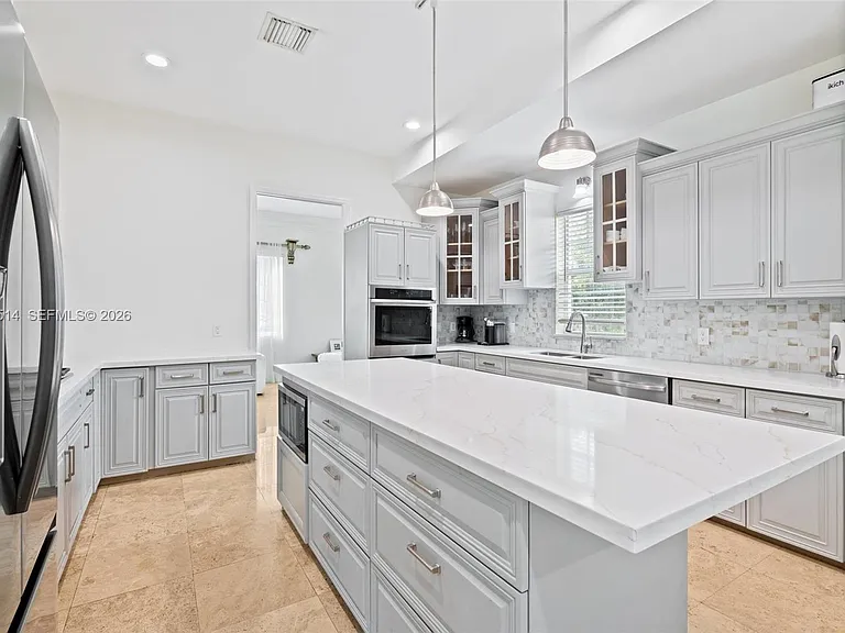 2501 Pine Tree Dr — Photo 16