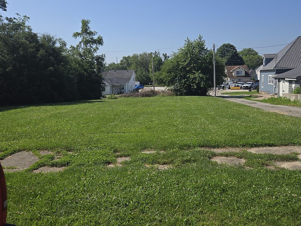 1st image of 419 W 3rd St