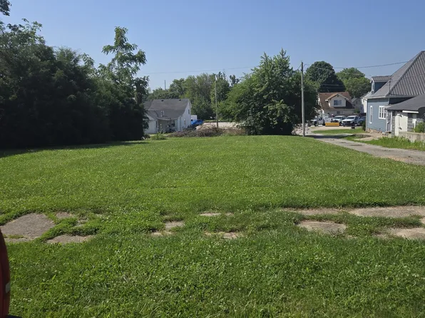 419 W 3rd St, Rushville, IN 46173
