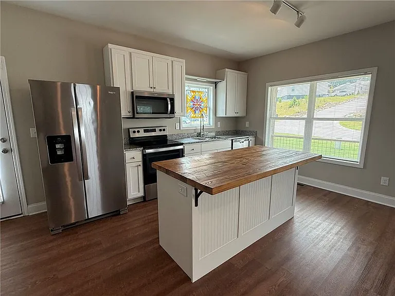 519 Liberty Park Dr NE — Photo 4