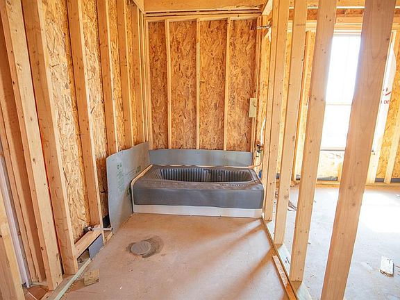 3rd image of 1001 SE 30th St