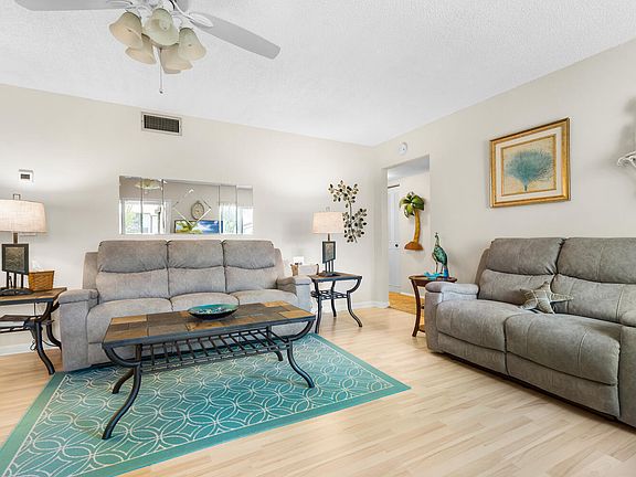 3rd image of 3561 Tall Pine Way APT B-1