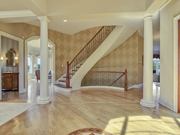 4th image of 326 Washita Ln