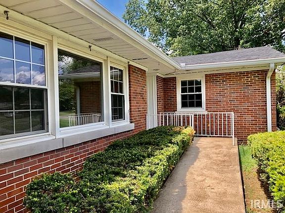 3rd image of 1411 Bradford Ct