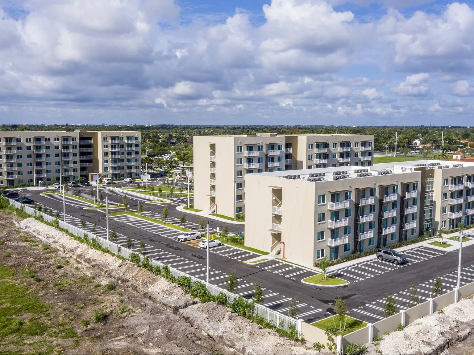 Village at Coral Reef — Photo 3