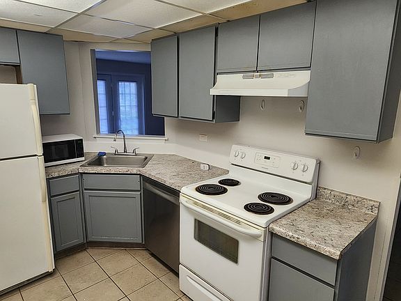 3rd image of 4151 Williamsburg Ct APT 201