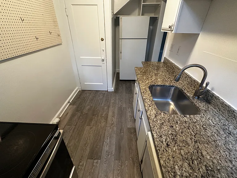 4414 Reservoir Rd NW — Photo 13