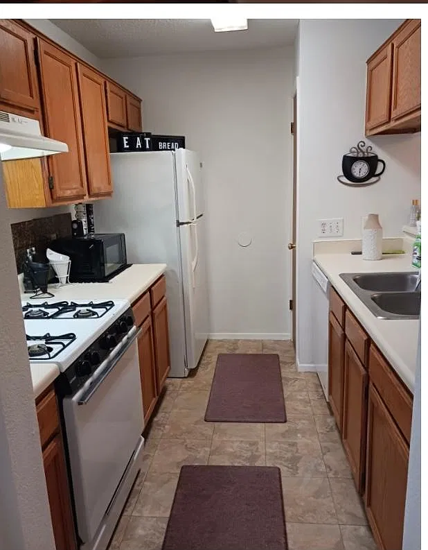 805 Lexington Rd — Photo 4