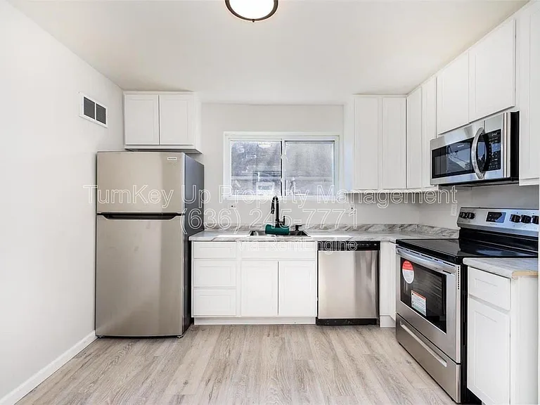 3513 Palace Ct — Photo 5