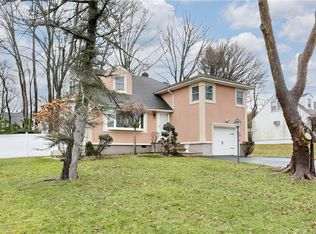 273 Cottage Rd, Valley Cottage, NY 10989