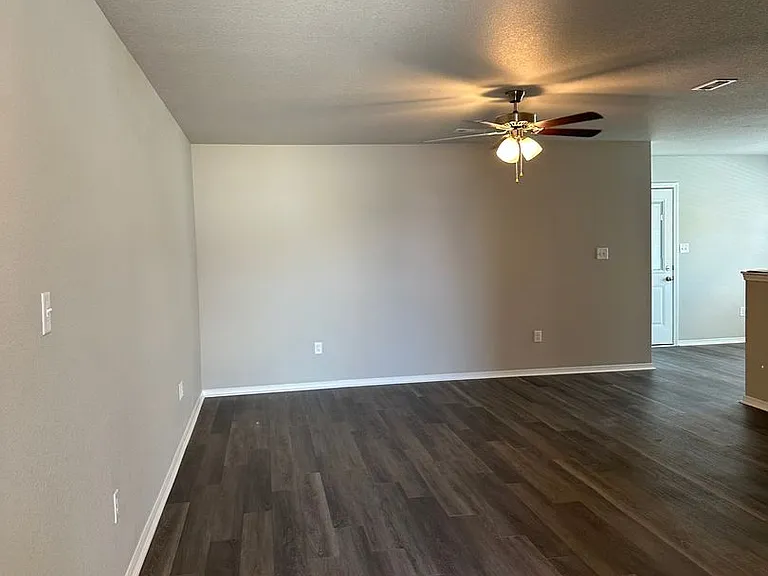 203 Logan Dr — Photo 6