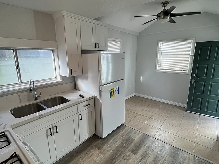 Kitchen and living room area