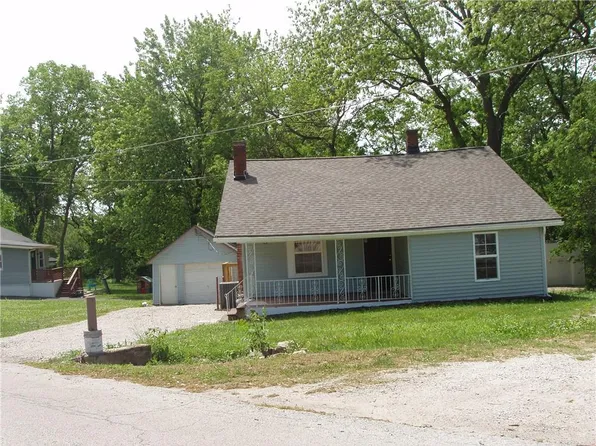 5019 Welborn Ln, Kansas City, KS 66104