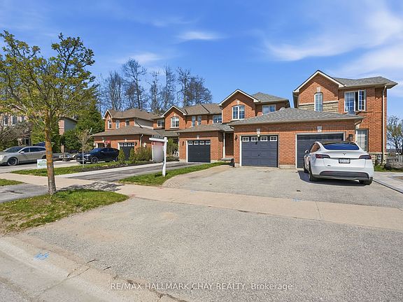 2nd image of 4 Hawthorne Cres