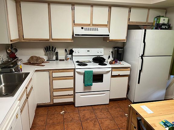 5th image of 214 Lyn Anne Ct #214