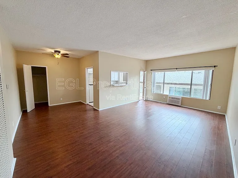 1006 N Orange Grove Ave #7 — Photo 3