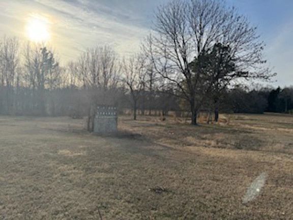 4th image of 825 Wagon Wheel Dr