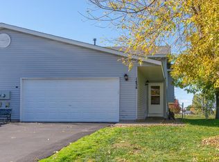 1434 Applegate Ln, Shakopee, MN 55379