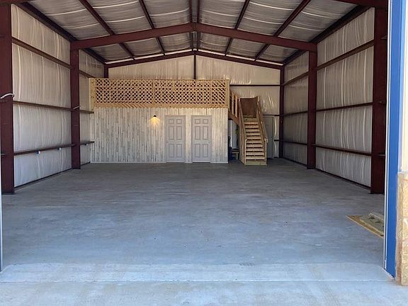 3rd image of 98 Circle Dr