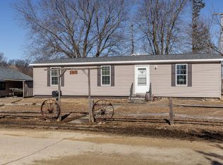 2988 E Honey Creek Rd, Chana, IL 61015