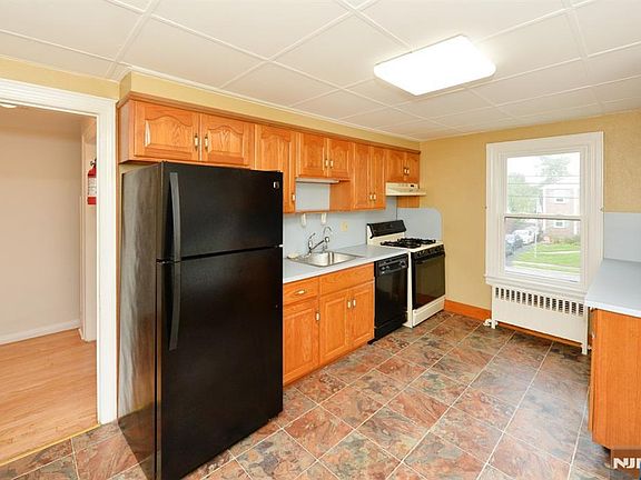 5th image of 176 E Main Street