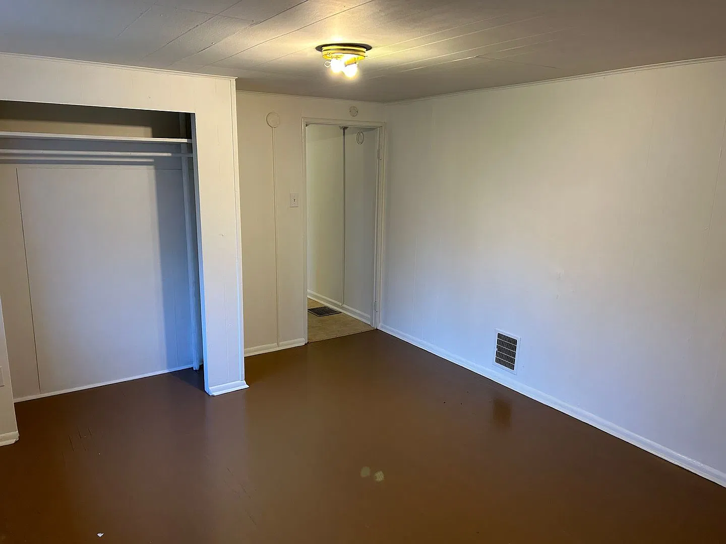 Cozy Efficiency Apartment in Shelbyville — Photo 3