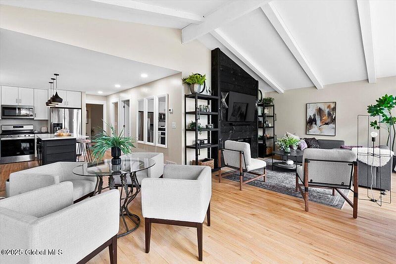 4th image of 26 Brookwood Avenue
