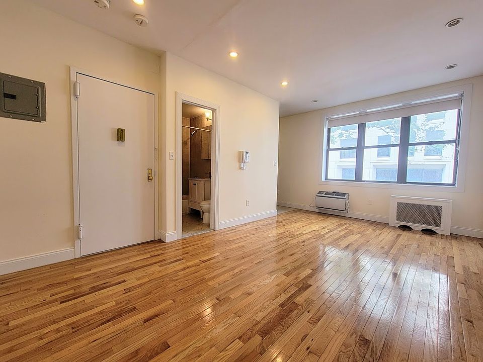 1st image of 160 E 28th St #1V