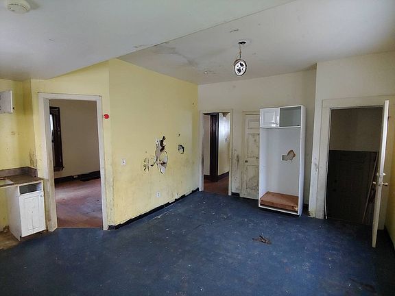 4th image of 1309 Midland Ave