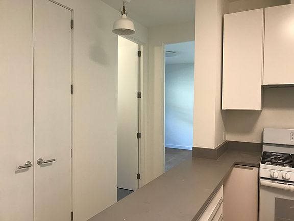 5th image of 4928 Webster St