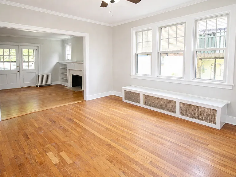 1454 Barnsdale St — Photo 3