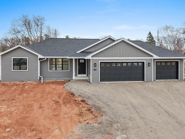 526 Rosemary Ct, Pulaski, WI 54162