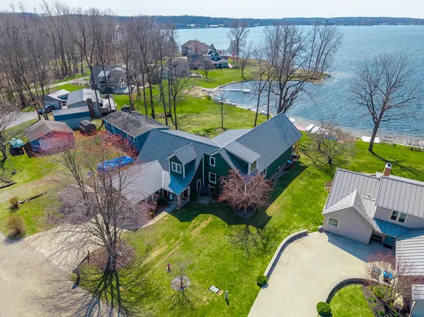 1064 Bayview Dr, Coldwater, MI 49036