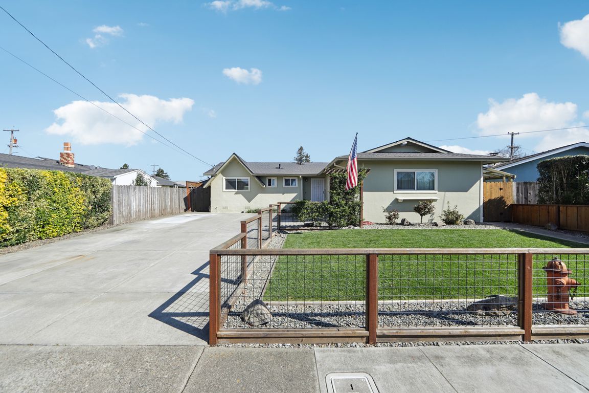 Almond St-S2802-001.jpg