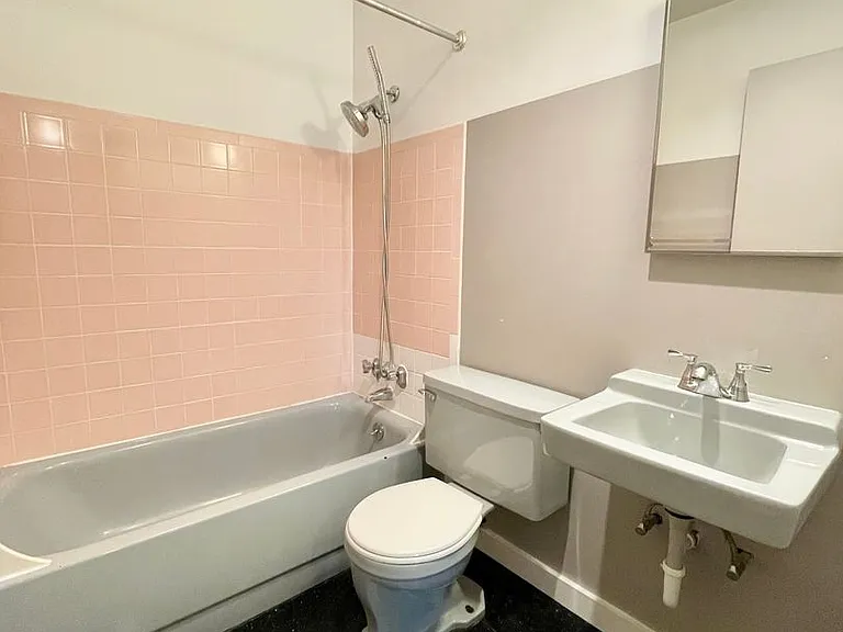Bayview Apartments — Photo 94