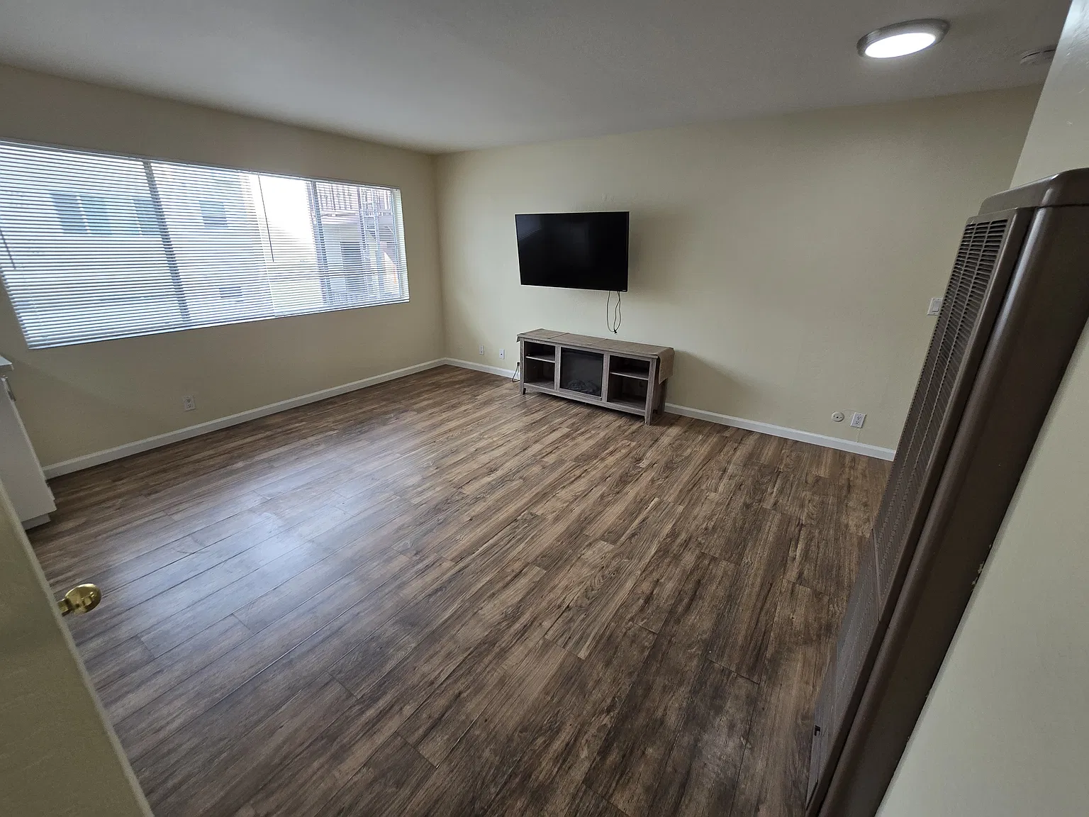 Studio, $2,300 — Photo 2