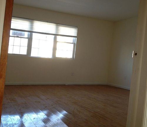 5th image of 2845 Tiemann Ave