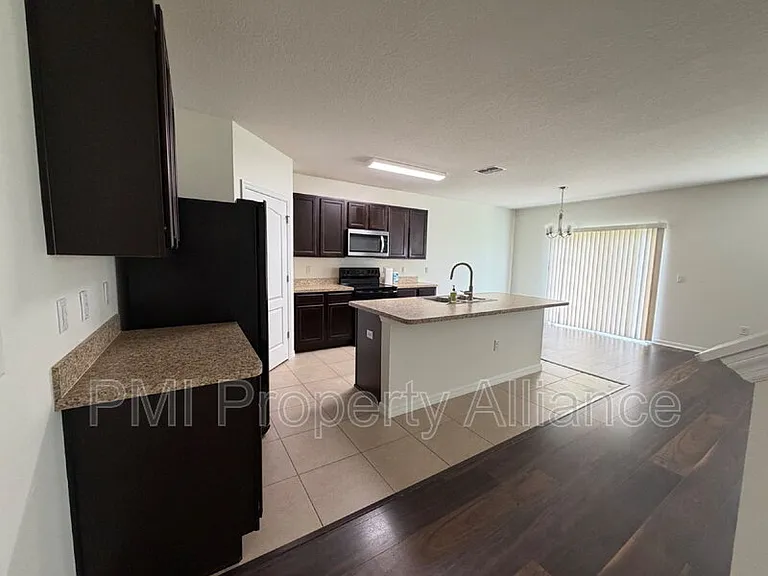 131 Bella Dr — Photo 3