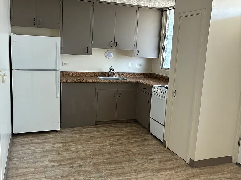 2921 Winam Ave #204 — Photo 8