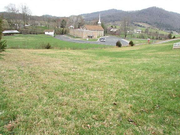 4th image of 107 Woodland Hts