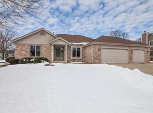 W175N5101 Maple Crest Ln, Menomonee Falls, WI 53051