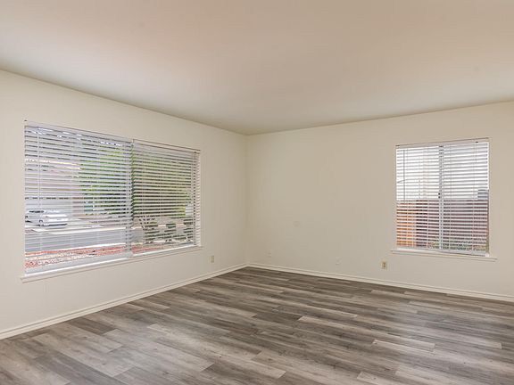 4th image of 811 Maplewood Ct