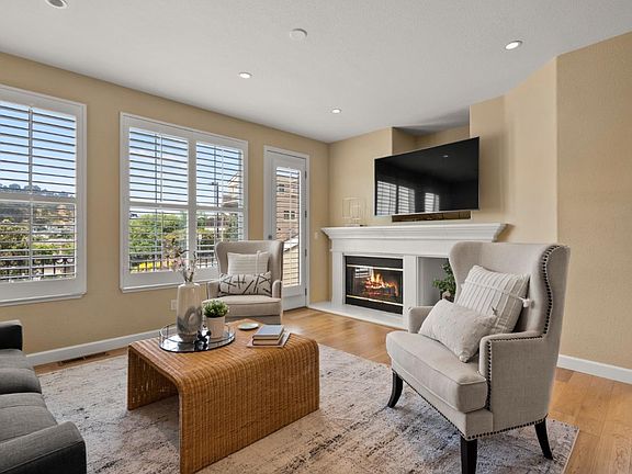 5th image of 90 Northcrest Dr