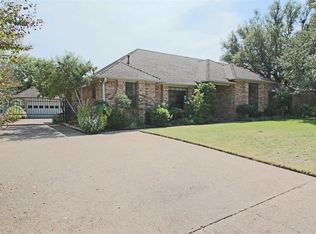 915 Hemphill Dr, Cleburne, TX 76033