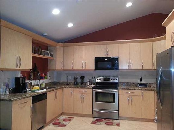 4th image of 9330 Ashley Dr