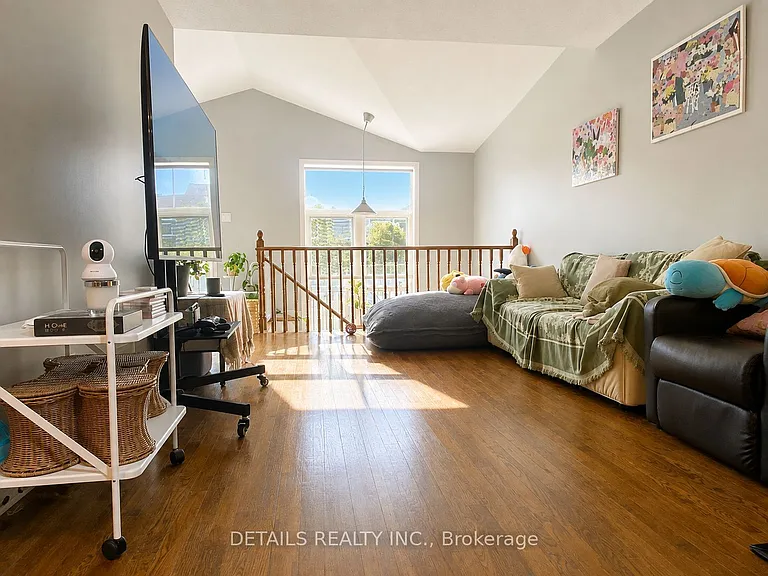 101 Milner Downs Cres — Photo 4
