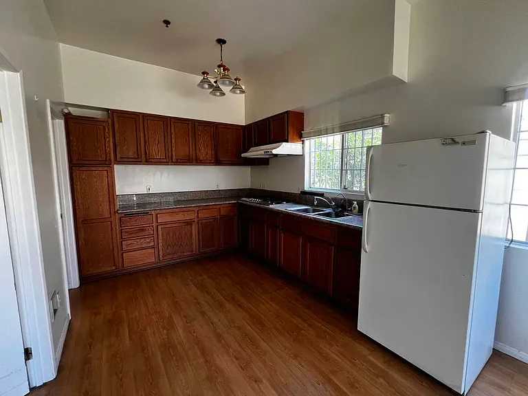 917 Walnut St — Photo 4